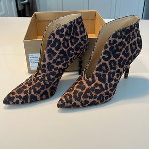 Jessica Simpson leopard booties SIZE 8